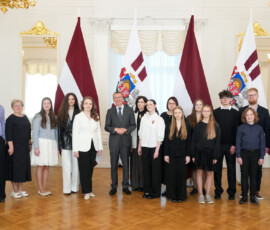 20260506 Rīga. Latvija. Valsts prezidenta Edgara Rinkēviča tikšanās ar televīzijas raidījuma Gudrs vēl gudrāks uzvarētājiem. Vieta: Rīgas pils, Latvija. Foto autors Ilmārs Znotiņš