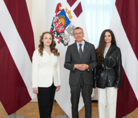 20260506 Rīga. Latvija. Valsts prezidenta Edgara Rinkēviča tikšanās ar televīzijas raidījuma Gudrs vēl gudrāks uzvarētājiem. Vieta: Rīgas pils, Latvija. Foto autors Ilmārs Znotiņš