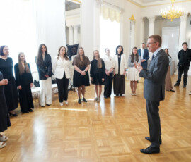 20260506 Rīga. Latvija. Valsts prezidenta Edgara Rinkēviča tikšanās ar televīzijas raidījuma Gudrs vēl gudrāks uzvarētājiem. Vieta: Rīgas pils, Latvija. Foto autors Ilmārs Znotiņš